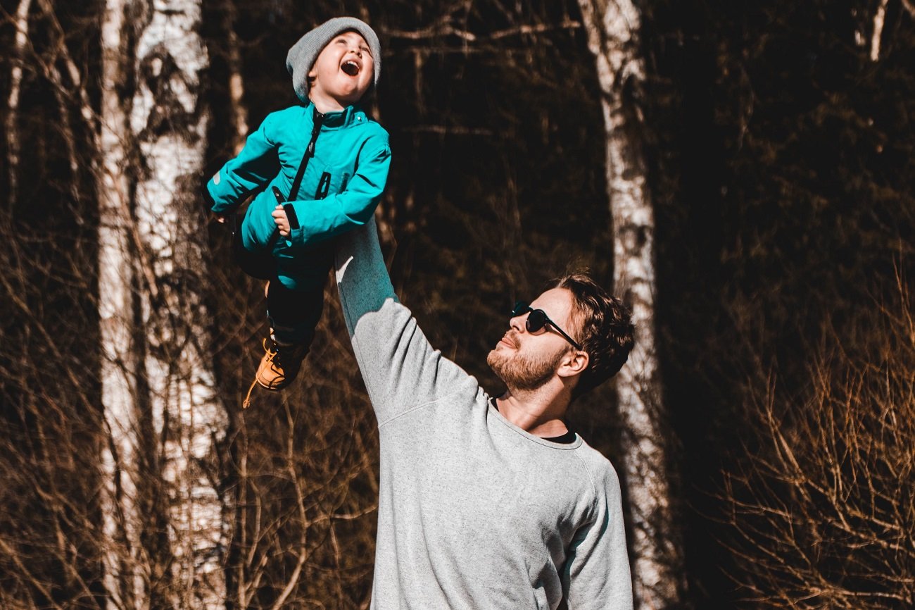 W pandemii ojcowie zaczęli spędzać ze swoimi dziećmi znacznie więcej czasu.