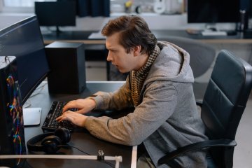 Niewyspanie i problemy ze snem, sposoby na pobudzenie się do pracy, jak walczyć ze zmęczeniem
