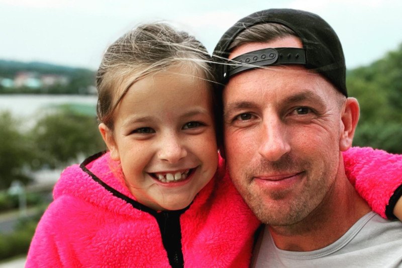 dręczenie w szkole, brak akceptacji swojego ciała, tata broni córkę przed kolegą ze szkoły