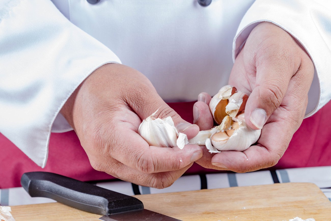 jak obrać czosnek, szybka metoda, czosnek, kuchnia, szefowie kuchni
