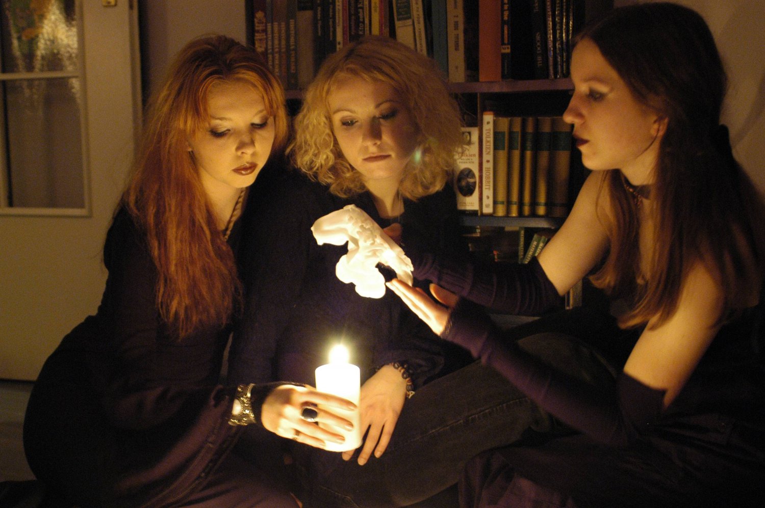 Jedną z najpopularniejszych tradycji andrzejkowych jest wróżenie z wosku