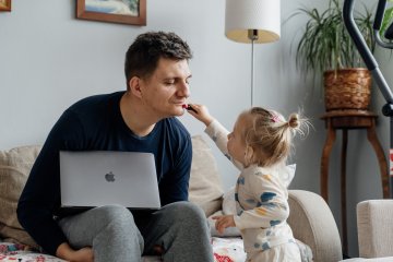 Czy córka mnie maluje? Regularnie.