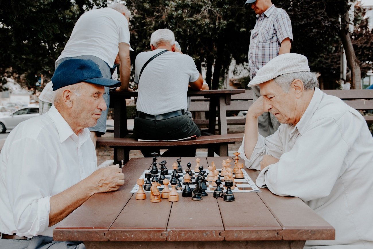 Graj w szachy, układaj puzzle, rozwiązuj krzyżówki. Twój mózg to doceni