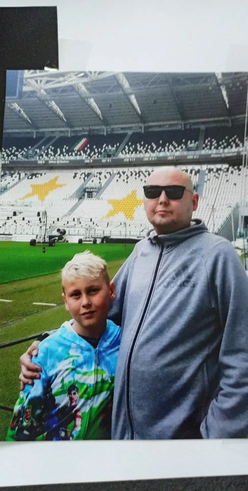 Zdjęcie z albumu, który rodzice stworzyli dla Kacpra, by zawsze mógł wspominać swojego tatę.