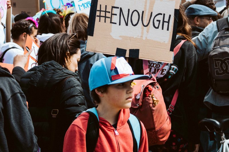 Wciąganie dzieci w politykę to nie wychowanie obywatelskie