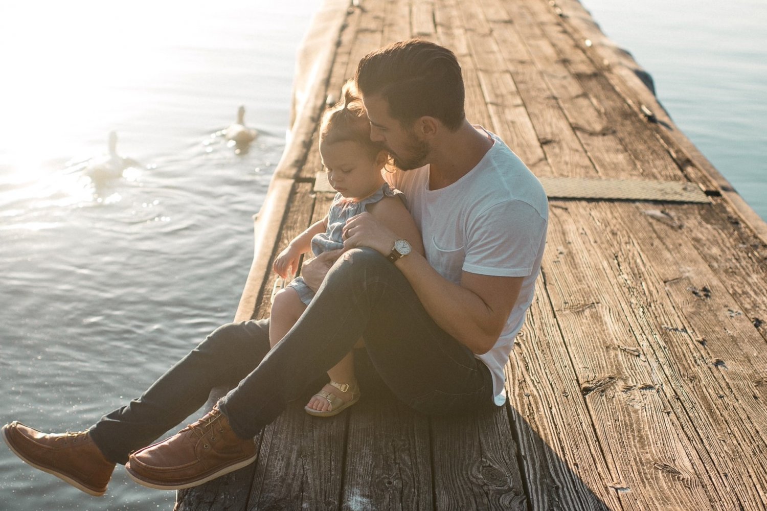 Jak pocieszyć płaczące dziecko, odwracanie uwagi gdy dziecko jest smutne, czego nie mówić smutnym ludziom