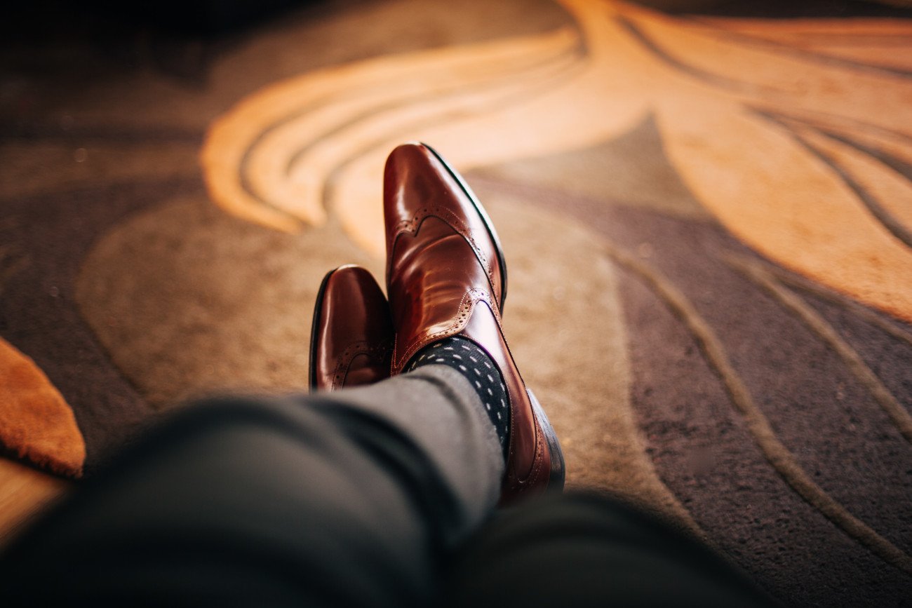 Na glanc i jak lustro. Praktyczny poradnik pastowania skórzanych butów