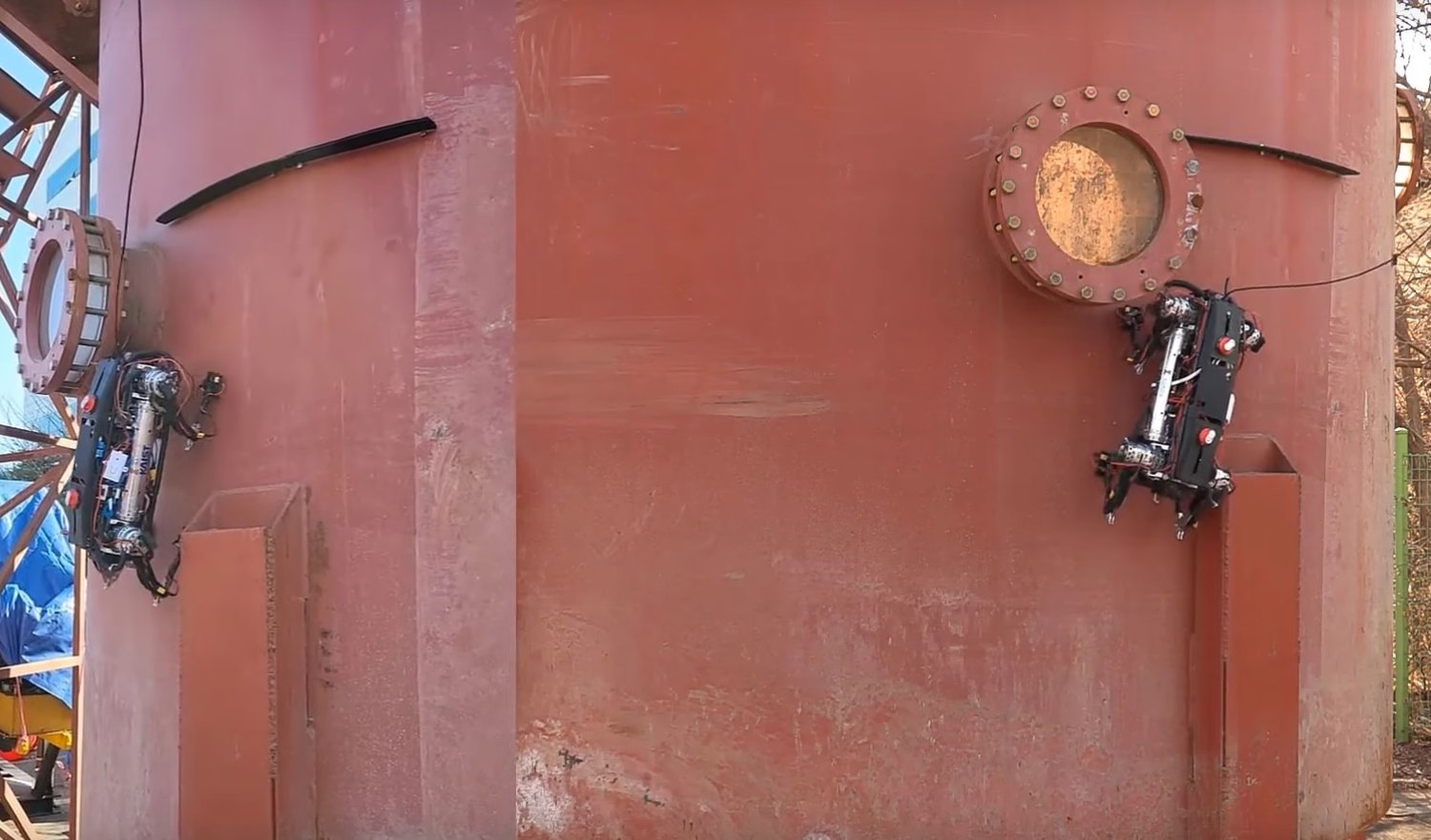 Robot z łatwością porusza się po metalowych powierzchniach