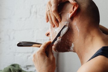 Jak unikać podrażnień w czasie golenia? 7 kroków doskonałego cięcia