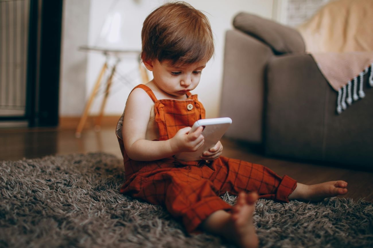 dziecko smartfon