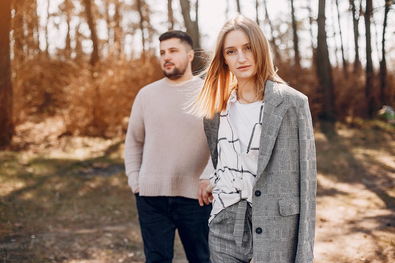 Zastanawiasz się, jak rozpoznać zdradę? Zwróć uwagę na te sygnały