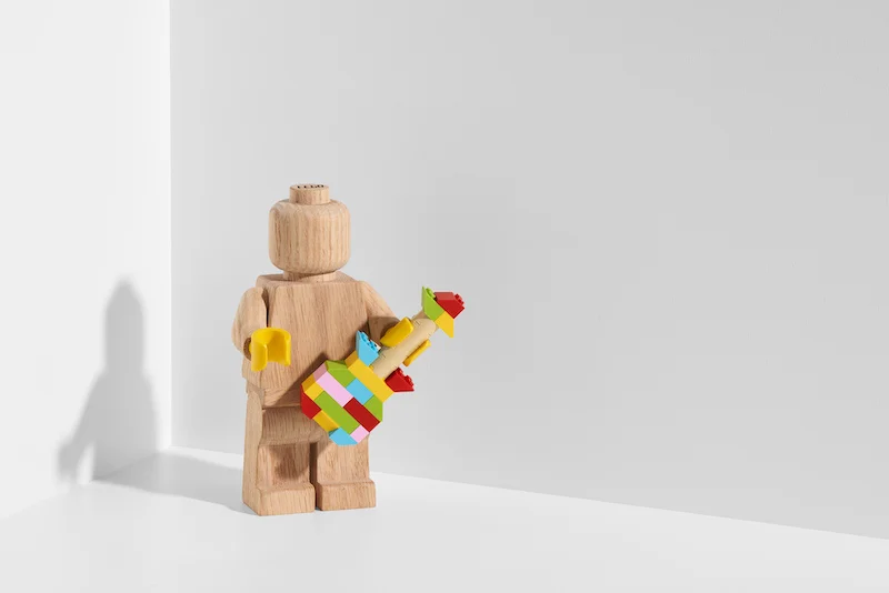 Klocki są naturalnej wielkości. To ludzik Lego jest wielki