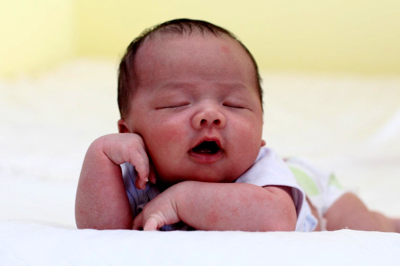 niemowlę, nuda, zabawa