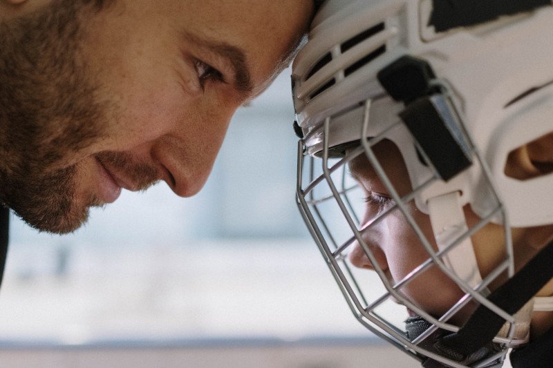 Toksyczna męskość. 6 zdań, które ojcowie powinni przestać mówić synom