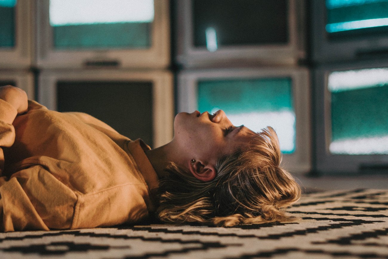 Skutki spania tylko 6 godzin na dobę. Koszmarne badania