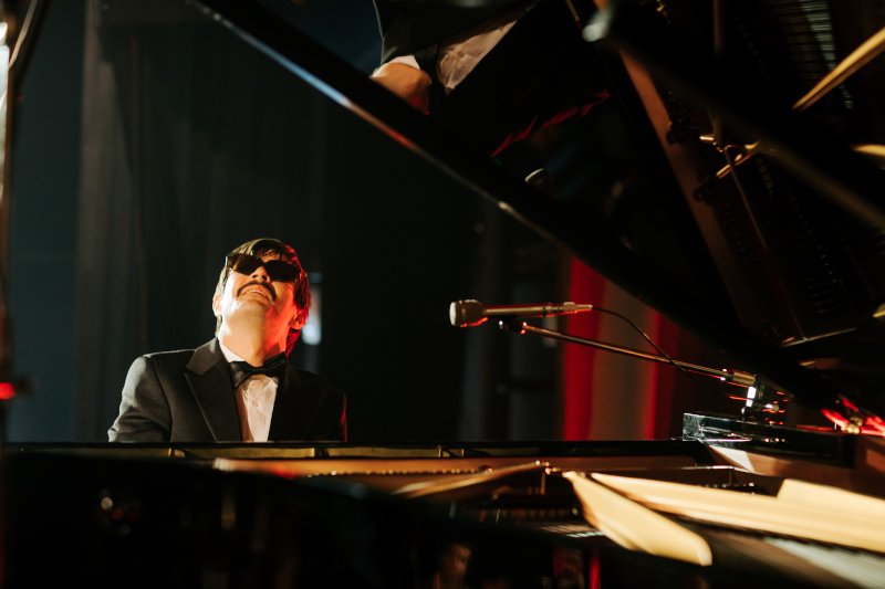 Dawid Ogrodnik po raz kolejny świetnie odnalazł się w roli życiowego outsidera.