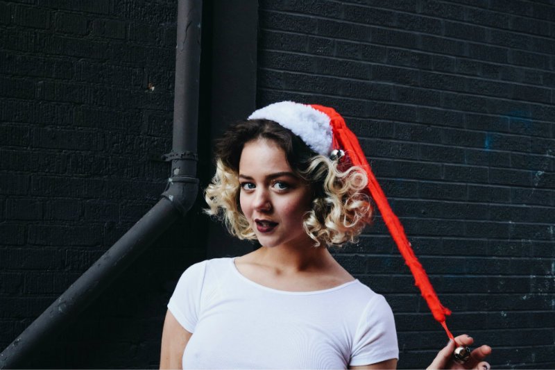 Seksowna Mikołajka. Ile prawdy jest w kostiumowych fantazjach mężczyzn?