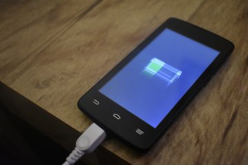 Rozładowany smartfon lub laptop często przysparza na o ból głowy
