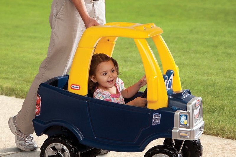 Little Tikes, firma z ponad 50-letnią historią, to jeden z największych producentów zabawek na świecie. W trosce o środowisko Little Tikes wystartował niedawno z nową linią produktów wykonanych z przetworzonych materiałów