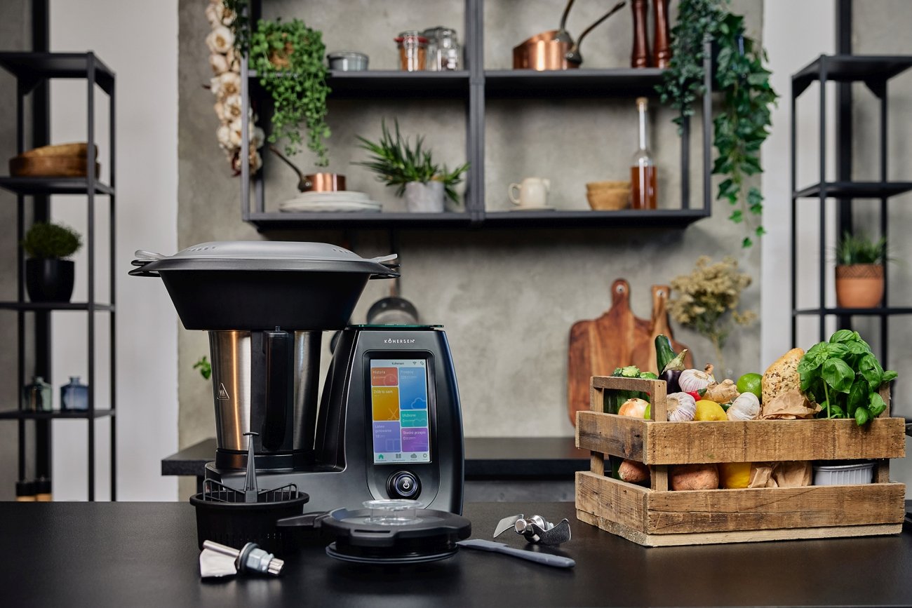 Kohersen CY021 to wielofunkcyjny robot kuchenny z funkcją gotowania, który wyposażony został w 18 programów automatycznych, 30 programów manualnych, darmową bazę przepisów kulinarnych, kompletny zestaw akcesoriów i funkcjonalny ekran dotykowy.