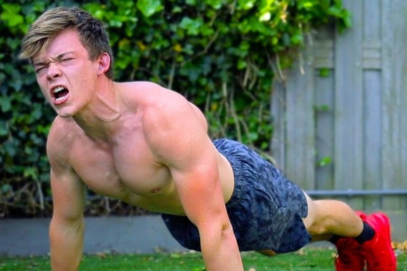 ćwiczenia, stan browney, pompka, ćwiczenia na siłę, sport, fitness, mężczyzna ćwiczy