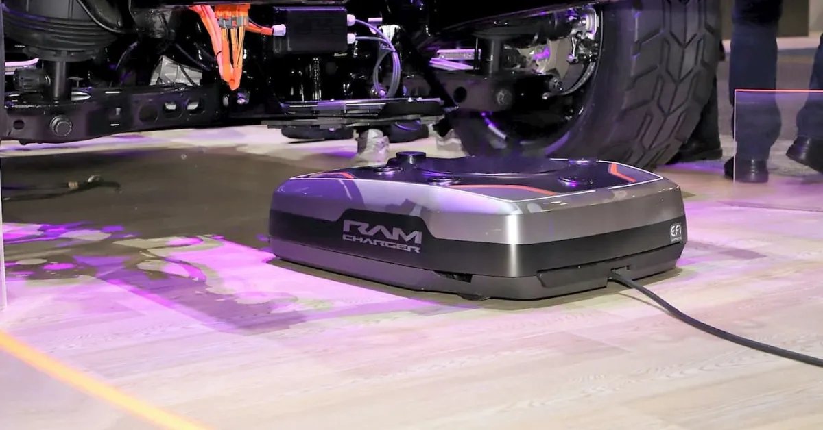 Ten mały robot jest w stanie bezprzewodowo naładować samochód elektryczny