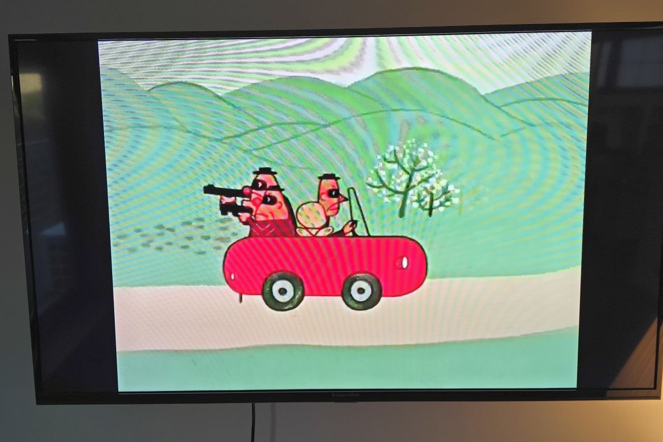 Przestępcy porywający małego chłopca, zakładający mu worek na głowę i uciekający z nim przez policją – to chyba nie jest jednak kreskówka dla dzieci.