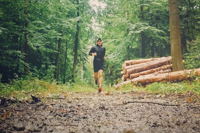 Przebiegł 100 półmaratonów w 100 dni. Zbierał pieniądze dla hospicjum