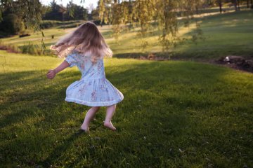Mały ciągle chodzi na palcach? Sygnały, na które powinieneś zwrócić uwagę