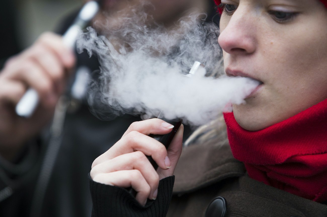 E-papierosy ze słodkimi smakami zwiększają ryzyko rozwoju próchnicy