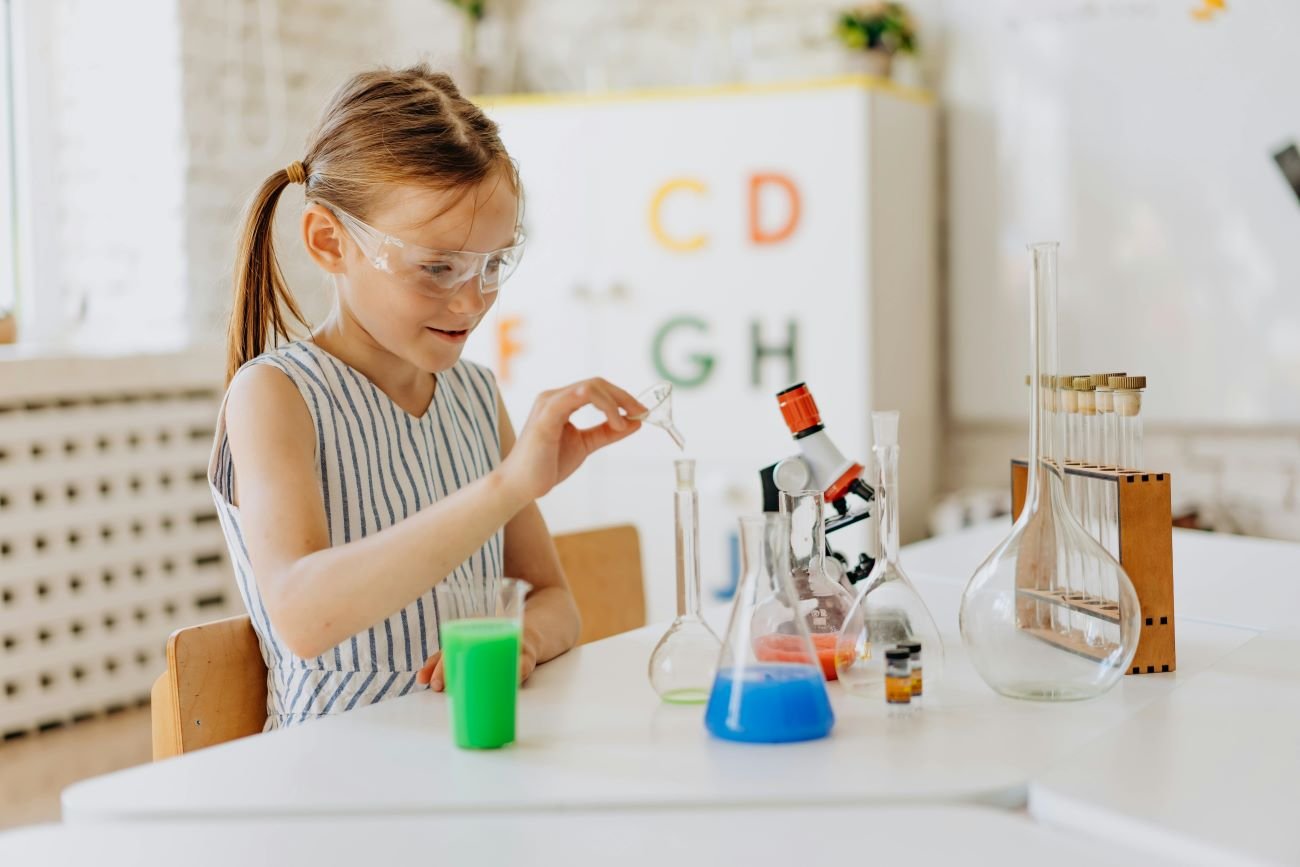 dziecko laboratorium eksperyment