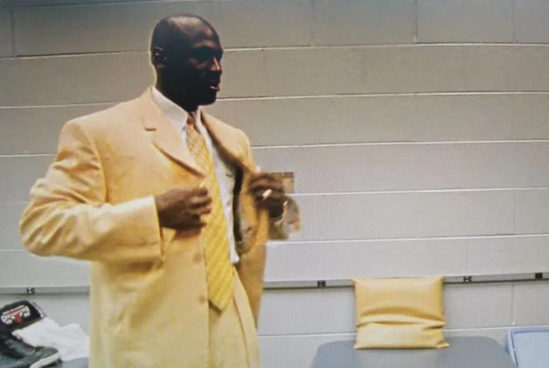 Nikt, totalnie nikt... Michael Jordan do swojego krawca: "garnitur ma być w kolorze lodów cytrynowych".