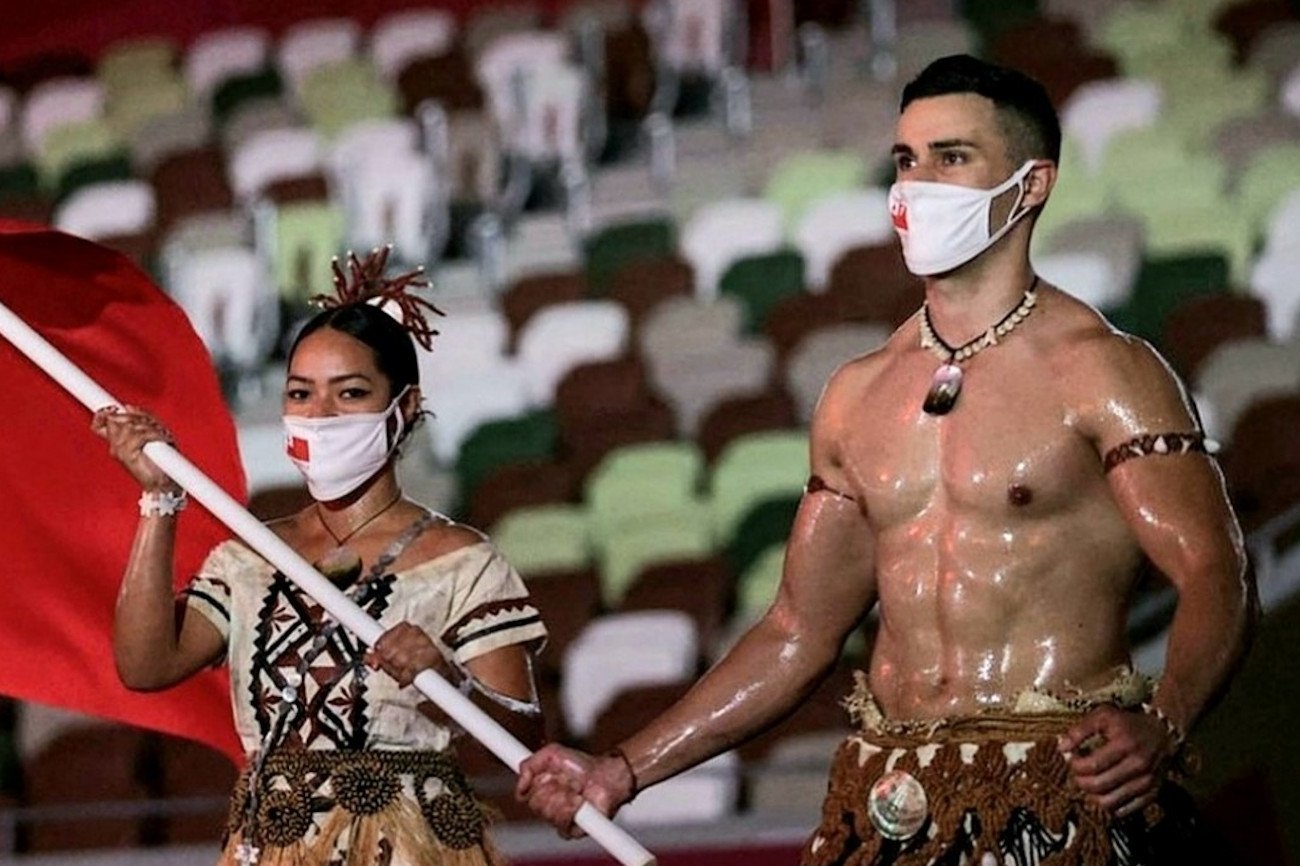 Zdjęcie podkreślające mięśnie brzucha. Jak zrobić dobre zdjęcie po treningu