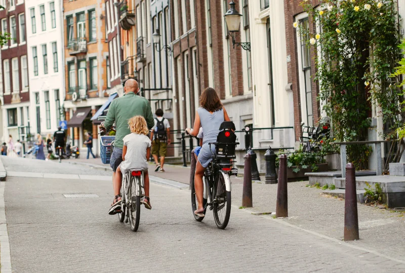 Przyczepka rowerowa czy fotelik? Rodzice polecają, co wybrać